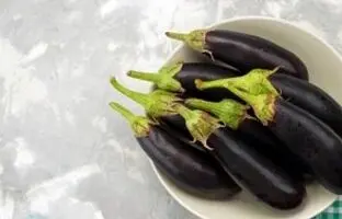 بهترین شیوه نگهداری بادمجان خام و پخته برای مدت طولانی