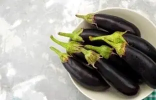 بهترین شیوه نگهداری بادمجان خام و پخته برای مدت طولانی