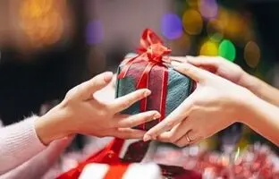 این هدیه‌ها برای کسی که عاشق مد و لباسه مناسبه!