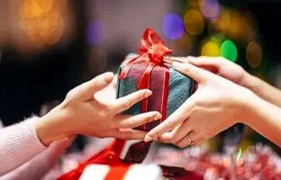 این هدیه‌ها برای کسی که عاشق مد و لباسه مناسبه!