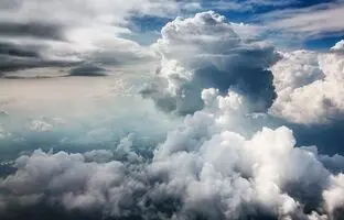 (ویدئو) ویدیویی پربازدید از حرکت باورنکردنی و گلوله‌ای یک ابر داخل دره
