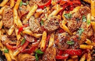 طرز تهیه پاستا با سوسیس دودی و سس ایتالیایی
