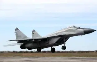 (ویدئو) تصاویر عجیب از انتقال یک جنگنده روسی از وسط خیابانی در مسکو