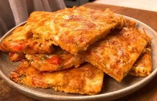 (ویدئو) باورکن تاحالا همچین پیتزایی نخوردی؛ بدون خمیر، بدون گوشت!