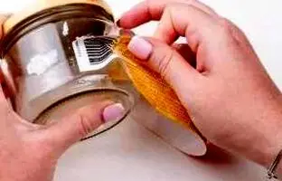 بهترین روش پاک کردن لیبل و برچسب از روی شیشه