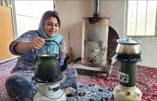 (ویدئو) غذای روستایی؛ پخت یک سوپ زمستانی و خوشمزه توسط بانوی جوان کردستانی
