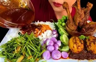 (ویدئو) خوردن هیجان انگیز 2 کیلوگرم تخم و ران اردک توسط چهره مشهور تایلندی