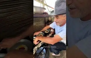 (ویدئو) غذای خیابانی در فومن؛ طبخ املت لوبیای 35 هزار تومانی به سبک دایی مجید