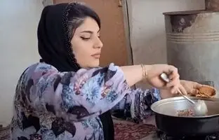 (ویدئو) مهارت دیدنی این دختر جوان کردستانی در طبخ یک غذای ساده با گوشت چرخ کرده