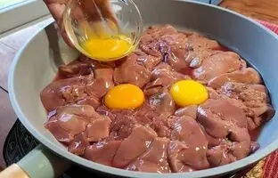 (ویدئو) اگه مهمون داشتی با جگر مرغ و تخم مرغ این غذای خوشمزه رو درست کن!