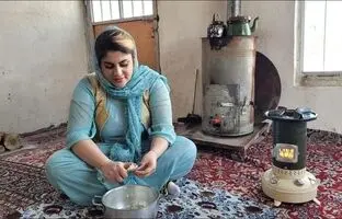 (ویدئو) پخت تماشایی مرغ زعفرانی به سبک و سیاق دختر جوان روستایی کردستانی