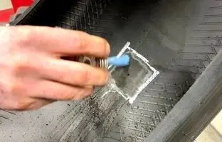 (ویدئو) لاستیک سوراخ شده خودرو را به این شکل تعمیر کنید