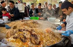 (ویدئو) غذاهای خیابانی؛ عجیب ترین پلو گوشت جهان در ازبکستان