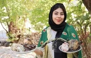 (ویدئو) پخت دیدنی کله پاچه محلی به سبک یک مادر و دختر روستایی کردستانی