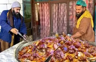 (ویدئو) غذای خیابانی؛ پخت 150 کیلوگرم کابلی پلو توسط آشپز مشهور پیشاوری