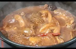 (ویدئو) چینی ها با سیرابی این غذای خوشمزه را طبخ می کنند