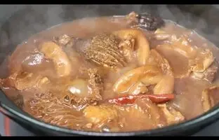 (ویدئو) چینی ها با سیرابی این غذای خوشمزه را طبخ می کنند