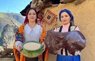 (ویدئو) غذاهای روستایی: پخت یک غذای متفاوت با جگر گاو و بلغور گندم توسط دو دختر روستایی و مادرشان