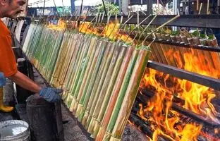 (ویدئو) غذاهای خیابانی؛ پخت عجیب ترین برنج جهان در مالزی با قیمت پرسی 800 هزار تومان