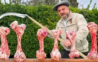 (ویدئو) غذاهای روستایی: پخت یک غذای متفاوت با قلم گاو