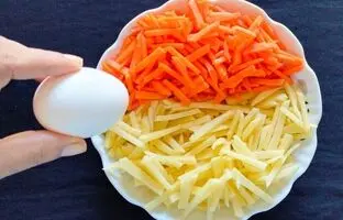 (ویدئو) اینطوری یه سیب زمینی تخم مرغ کاملا متفاوت درست کن