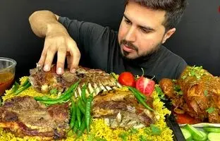(ویدئو) خوردن 3 کیلوگرم چلو دنده گوسفند و مرغ 2 کیلوگرمی توسط جوان مشهور پاکستانی