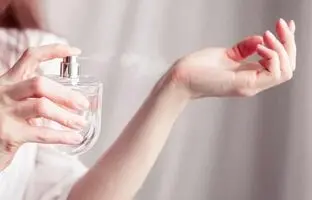 خوشبوترین عطرهای زنانه زمستانی که محفل شما را گرم می کنند!