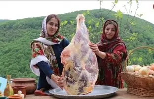 (ویدئو) پخت آلو مسما با ران 40 کیلوگرمی گاو توسط مادر و دختران روستایی آستارایی