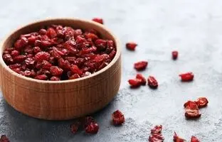نکات مهم در تفت دادن زرشک برای خوشرنگ تر شدن آن
