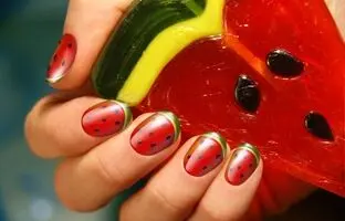 (تصاویر) ایده‌های جذاب برای طراحی ناخن مخصوص شب یلدا!