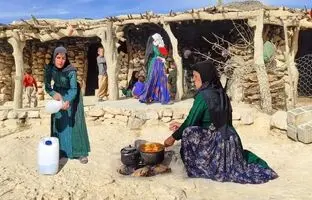 (ویدئو) پخت تماشایی آبگوشت بره به سبک بانوی خوش سلیقه عشایر ایرانی