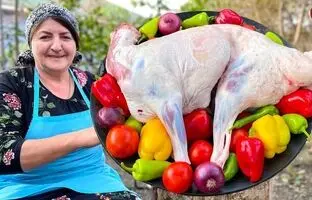 (ویدئو) پخت گوسفند 16 کیلوگرمی به سبک یک بانوی مشهور روستایی آذربایجانی
