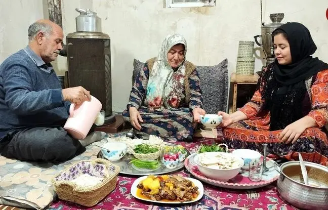 (ویدئو) پخت آبگوشت اردک به سبک متفاوت و دیدنی خانواده روستایی آذری