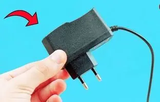 (ویدئو) اگر شارژرتان از کار افتاد، دور نیندازید، به این شکل از آن استفاده کنید
