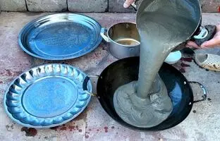 (ویدئو) چگونه با کمک ماهیتابه و دیگ، میز سیمانی زیبا برای حیاط بسازیم؟