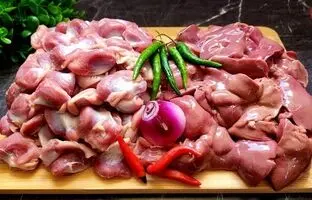 (ویدئو) پخت یک غذای خوشمزه با 2.4 کیلوگرم سنگدان و جگر مرغ به سبک آشپز مشهور فیلیپینی