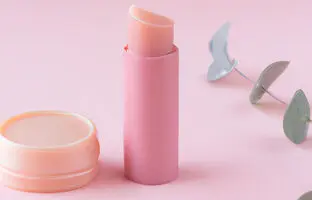 می‌خوای کیوت به نظر برسی؟ این بالم‌ لب‌ها رو امتحان کن!