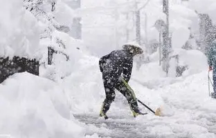 (ویدئو) بارش ۷۰ سانتی‌متر برف در ژاپن در یک روز