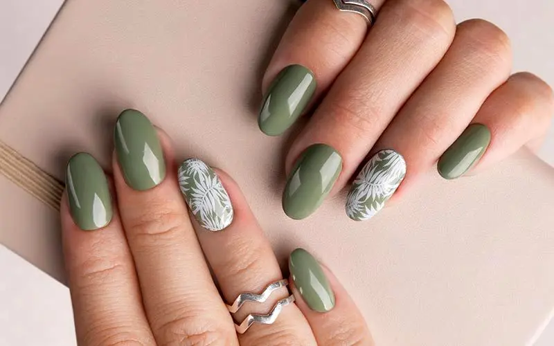 چه رنگ لاکی به پوست سفید میاد؟