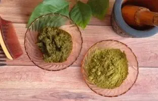 (تصویر) آموزش حنا گذاشتن موها برای تقویت و خوش رنگی