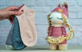 (ویدئو) آموزش عروسک سازی: با یک جفت جوراب این عروسک بامزه رو درست کن