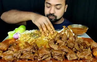 (ویدئو) خوردن متفاوت 2.5 کیلوگرم چلو اردک توسط جوان مشهور بنگلادشی