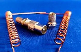 (ویدئو) با 50 سانت سیم مسی یه آنتن قدرتمند واسه تلویزیونت درست کن