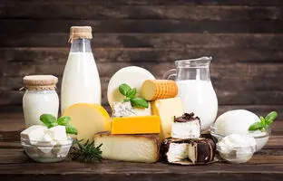 لبنیات پرچرب و کم چرب چه فرقی دارن؟! آیا شیر پرچرب مضره؟