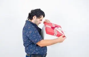 برای یک مرد عصبانی این هدیه‌ها رو بخر! جواب می‌ده!