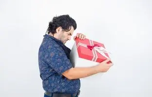 برای یک مرد عصبانی این هدیه‌ها رو بخر! جواب می‌ده!