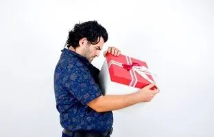 برای یک مرد عصبانی این هدیه‌ها رو بخر! جواب می‌ده!