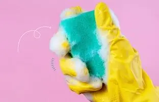 می دونی اسکاچ ظرفشویی چقدر باکتری داره؟ تا دیر نشده اینطوری ضدعفونیش کن!