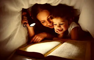 کتاب‌هایی که بهتر است قبل از خواب برای کودکمان بخوانیم