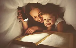 کتاب‌هایی که بهتر است قبل از خواب برای کودکمان بخوانیم